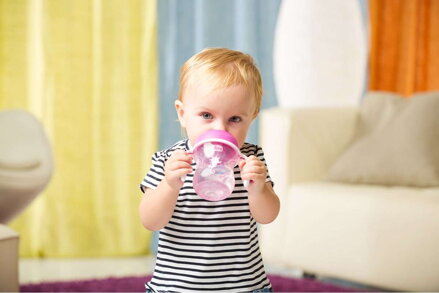 Hrnček Chicco trénujeme s držadlami 200 ml, 6m+ - ružový